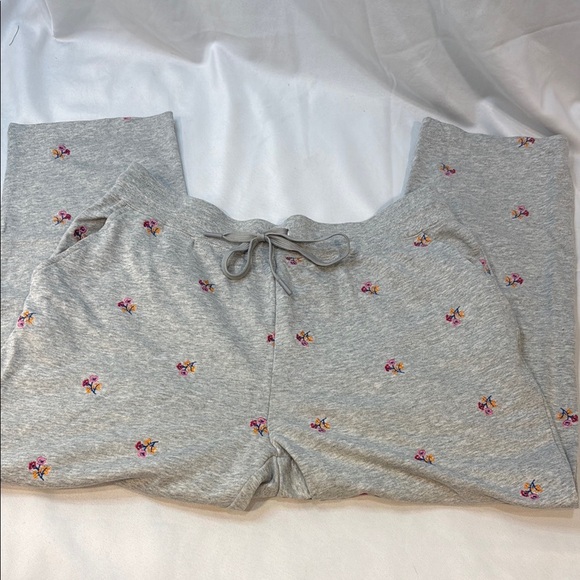 Draper James Pants - Draper James, size Large women’s Gray Lounge Pants with embroidered Floral Print